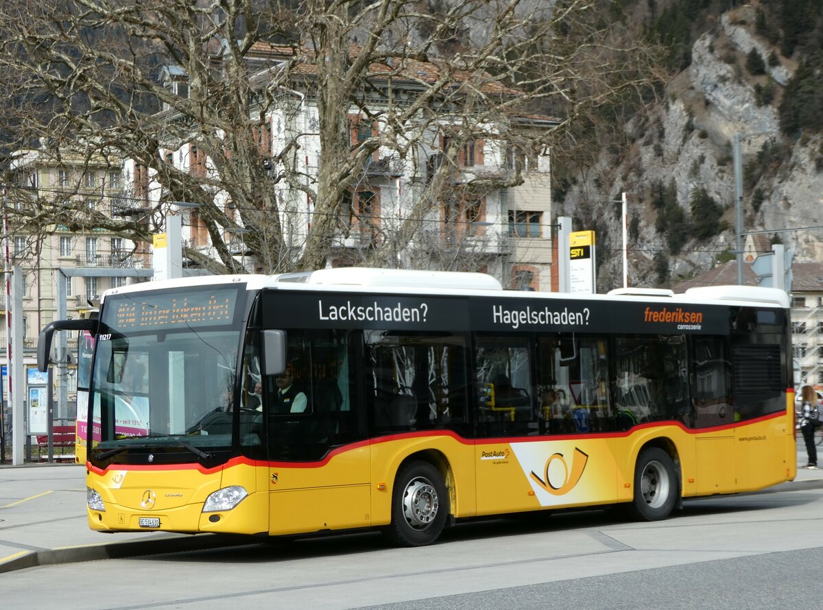 (247'173) - PostAuto BErn - BE 534'630/PID 11'217 - Mercedes am 13. Mrz 2023 beim Bahnhof Interlaken West