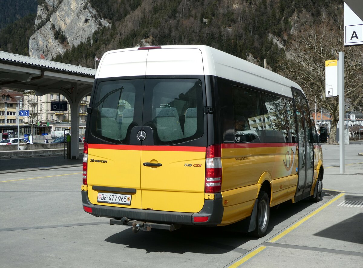 (247'188) - PostAuto Bern - BE 477'965/PID 5281 - Mercedes am 13. Mrz 2023 beim Bahnhof Interlaken West