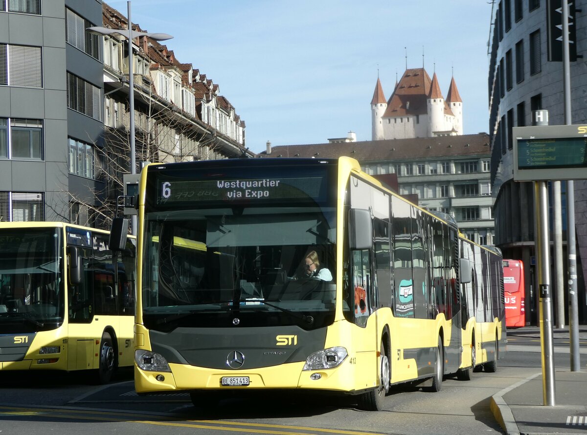 (247'222) - STI Thun - Nr. 413/BE 851'413 - Mercedes am 16. Mrz 2023 beim Bahnhof Thun