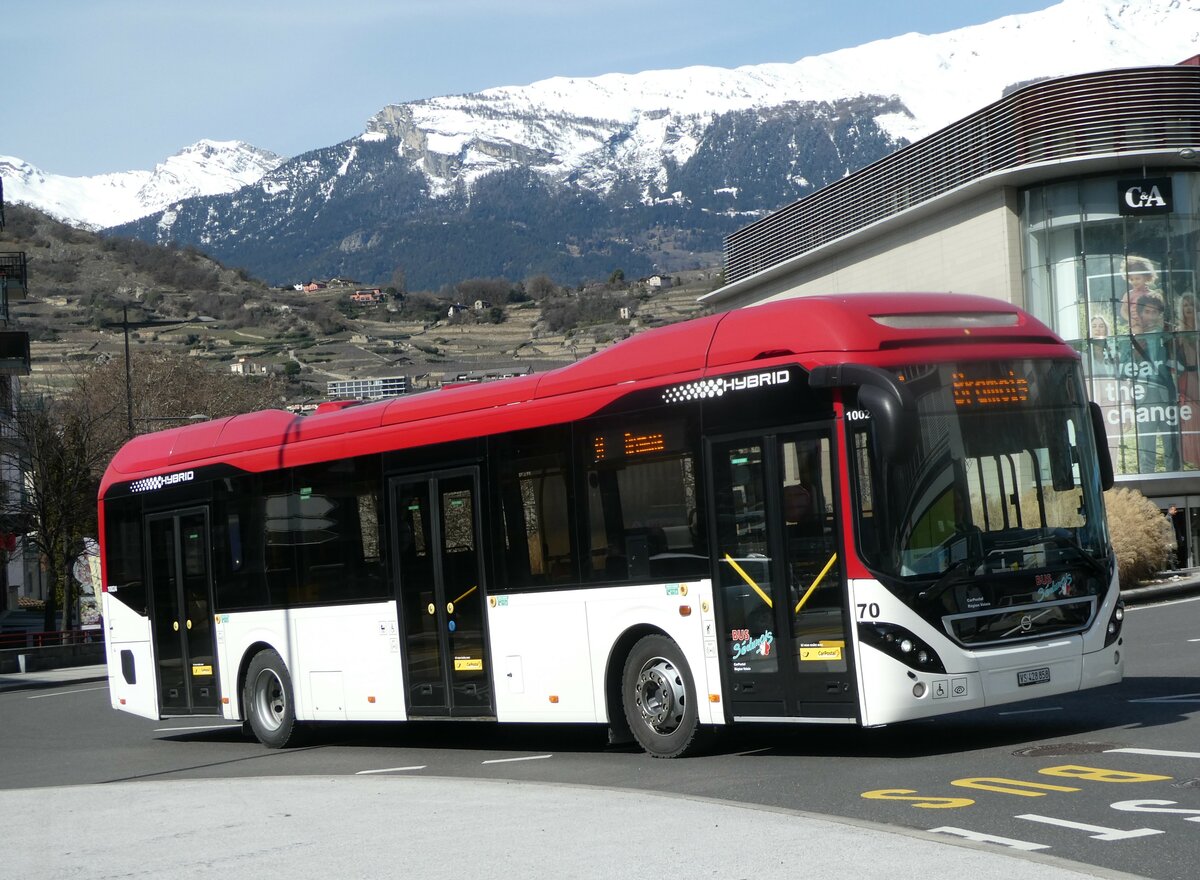 (247'269) - PostAuto Wallis - Nr. 70/VS 428'858/PID 10'024 - Volvo am 16. Mrz 2023 beim Bahnhof Sion