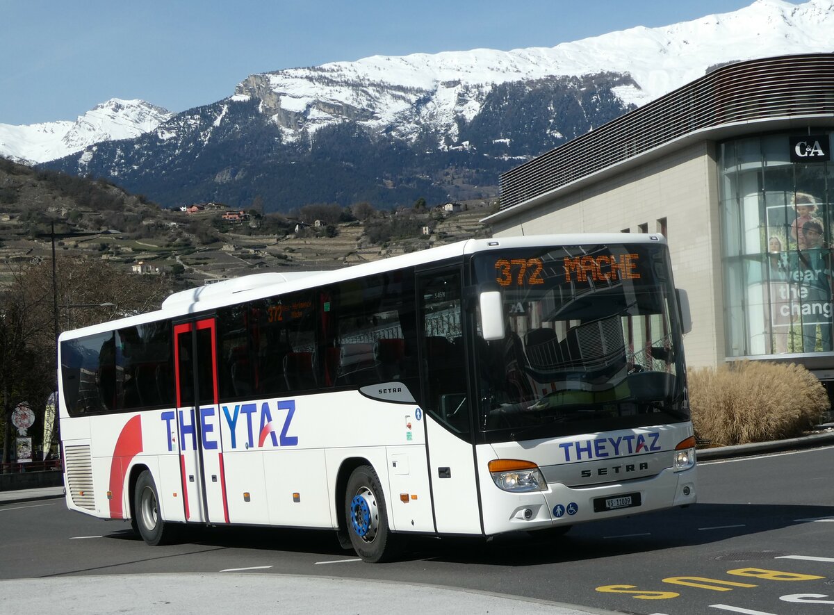 (247'270) - Theytaz, Sion - VS 11'009 - Setra am 16. Mrz 2023 beim Bahnhof Sion