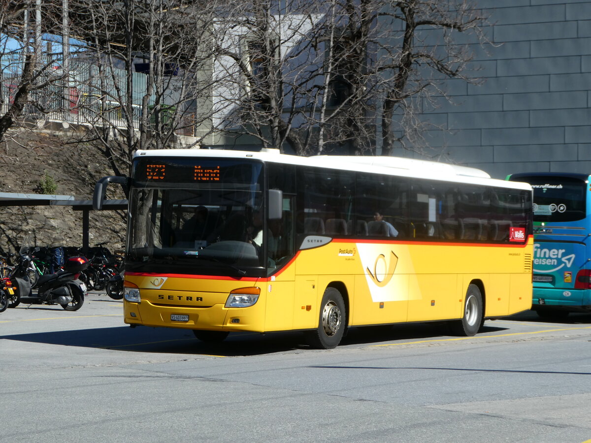 (247'275) - PostAuto Wallis - VS 403'663/PID 5620 - Setra am 16. Mrz 2023 beim Bahnhof Brig