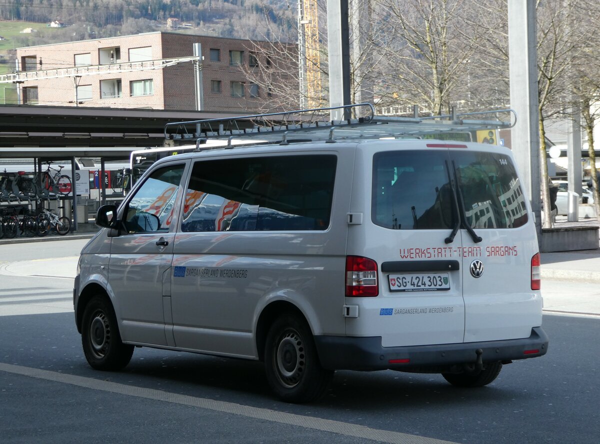 (247'293) - BSW Sargans - Nr. 144/SG 424'303 - VW am 17. Mrz 2023 beim Bahnhof Sargans