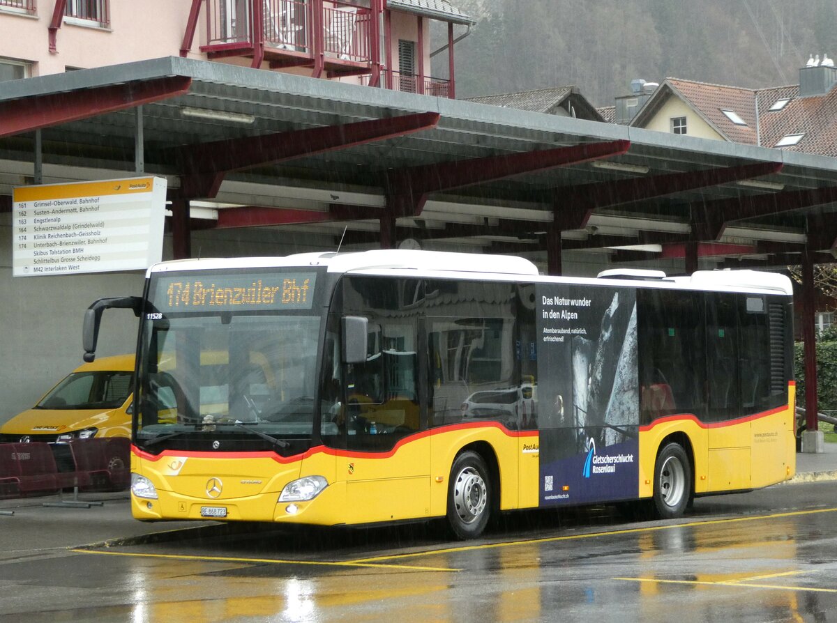 (247'573) - Flck, Brienz - Nr. 23/BE 868'723/PID 11'528 - Mercedes in Meiringen, Postautostation