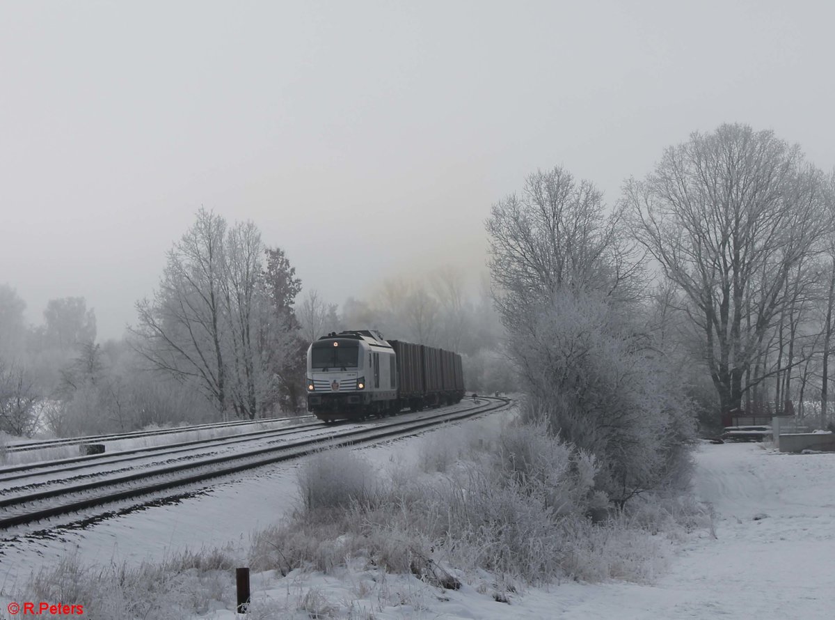 248 001 von Railsystem RP Vectron Dual Mode, angemietet für Testzwecke von der SETG, heute mit dem 1660T Hackschnitzelzug mit reine Ziegler Group Hackschnitzelcontainer kurz nach dem Start.11.01.21