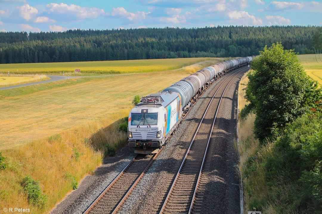 248 018 mit einem Kesselzug aus Schirnding nach Emleben bei Neudes. 04.07.22