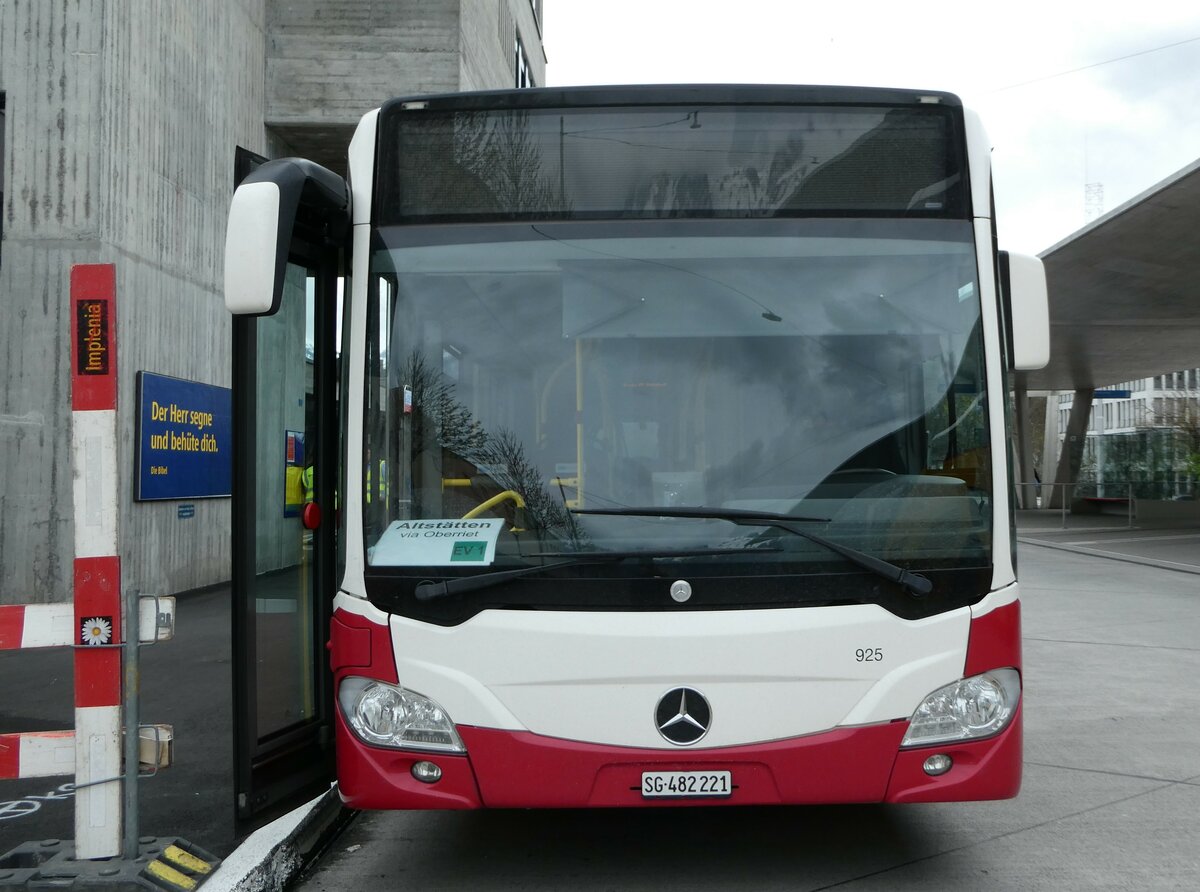 (248'487) - RTB Altsttten - Nr. 925/SG 482'221 - Mercedes (ex Wiener Linien, A-Wien Nr. 8735) am 13. April 2023 beim Bahnhof Buchs