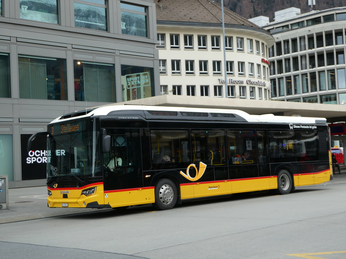 (248'581) - Dnser, Trimmis - GR 95'517/PID 11'896 - Scania (ex GR 184'921) am 15. April 2023 beim Bahnhof Chur