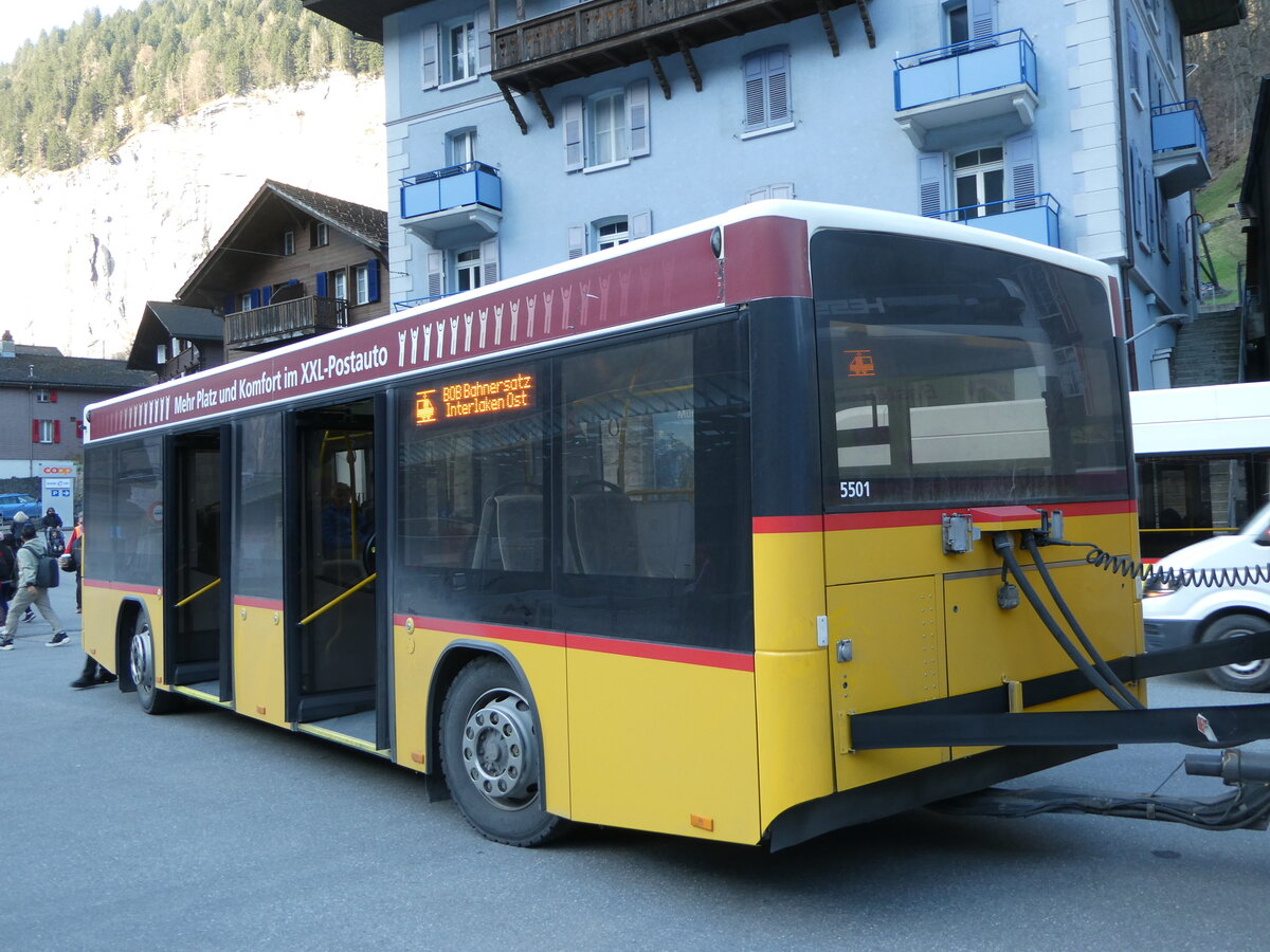 (248'759) - PostAuto Bern - BE 193'594/PID 5501 - Lanz+Marti/Hess Personenanhnger (ex Klopfstein, Laupen) am 18. April 2023 beim Bahnhof Lauterbrunnen