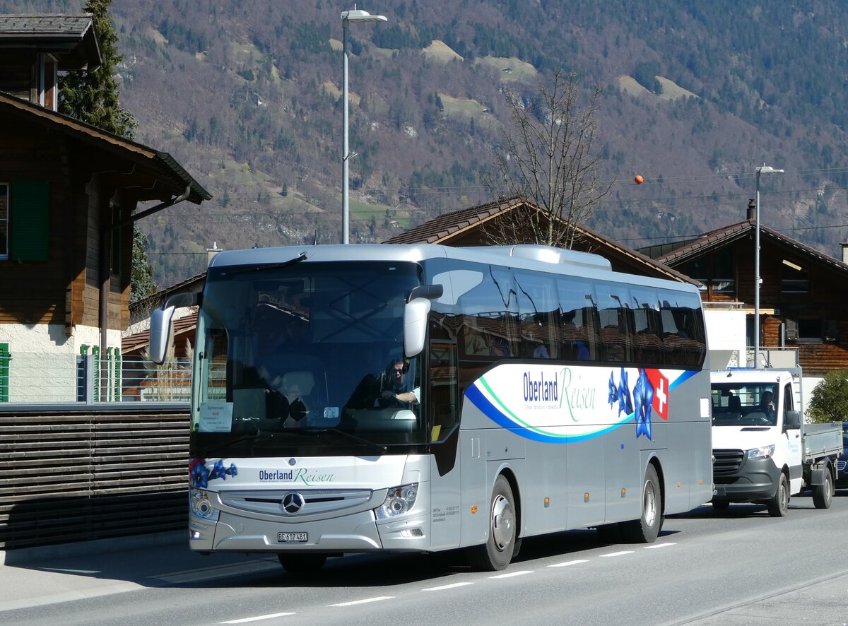 (248'778) - Oberland Reisen, Thun - Nr. 47/BE 607'481 - Mercedes am 18. April 2023 beim Bahnhof Wilderswil