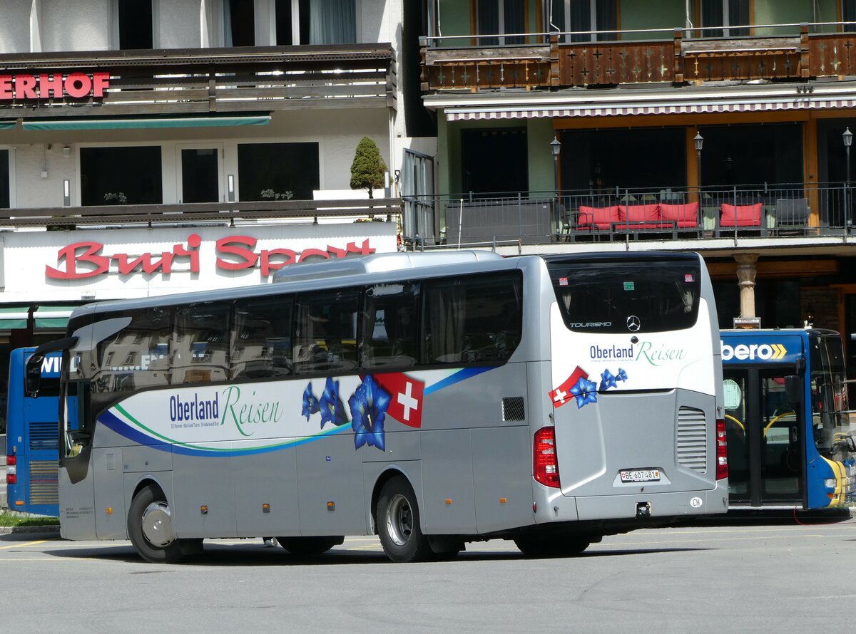 (248'794) - Oberland Reisen, Thun - Nr. 47/BE 607'481 - Mercedes am 18. April 2023 beim Bahnhof Grindelwald