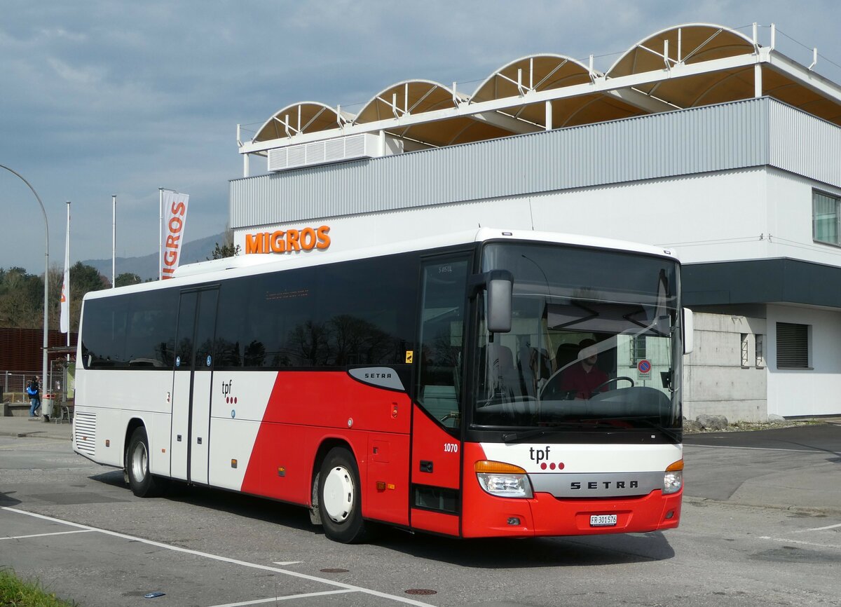 (249'002) - TPF Fribourg - Nr. 1070/FR 301'576 - Setra (ex CJ Tramelan Nr. 124) am 22. April 2023 beim Bahnhof Biel