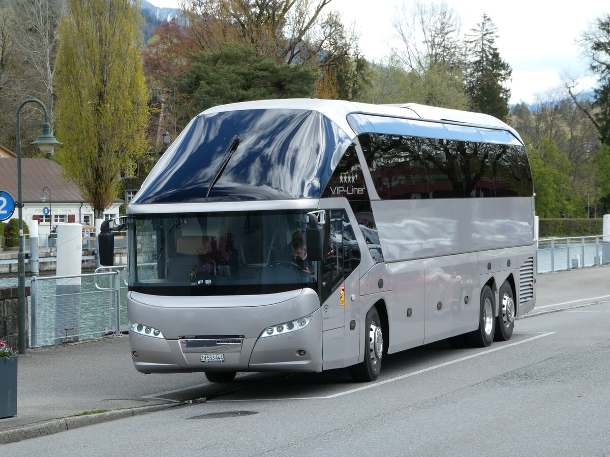 (249'084) - Swiss-Tours, Zrich - ZH 553'444 - Neoplan am 24. April 2023 bei der Schifflndte Thun