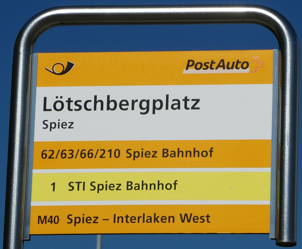 (249'461) - PostAuto/STI-Haltestellenschild - Spiez, Ltschbergplatz - am 3. Mai 2023