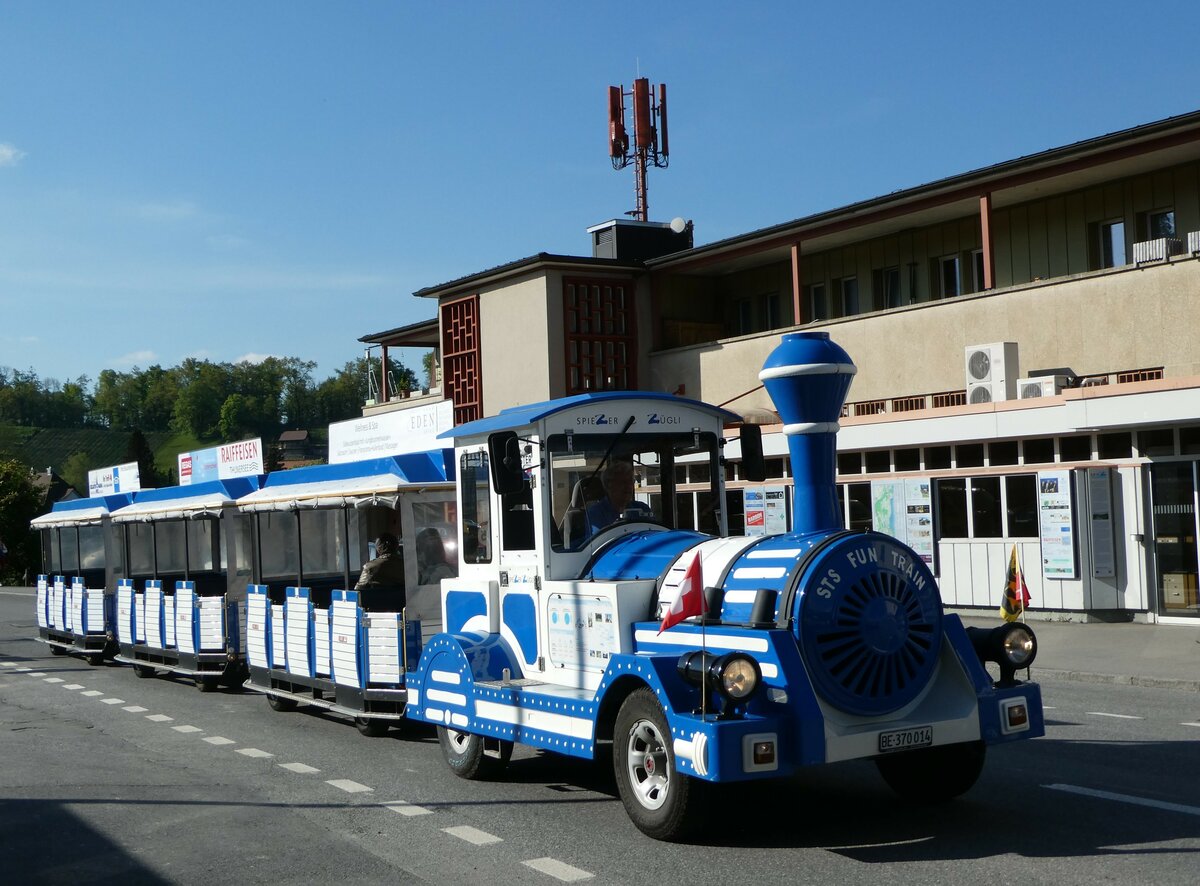(249'514) - Spiezer Zgli, Spiez - BE 370'014 - am 3. Mai 2023 beim Bahnhof Spiez