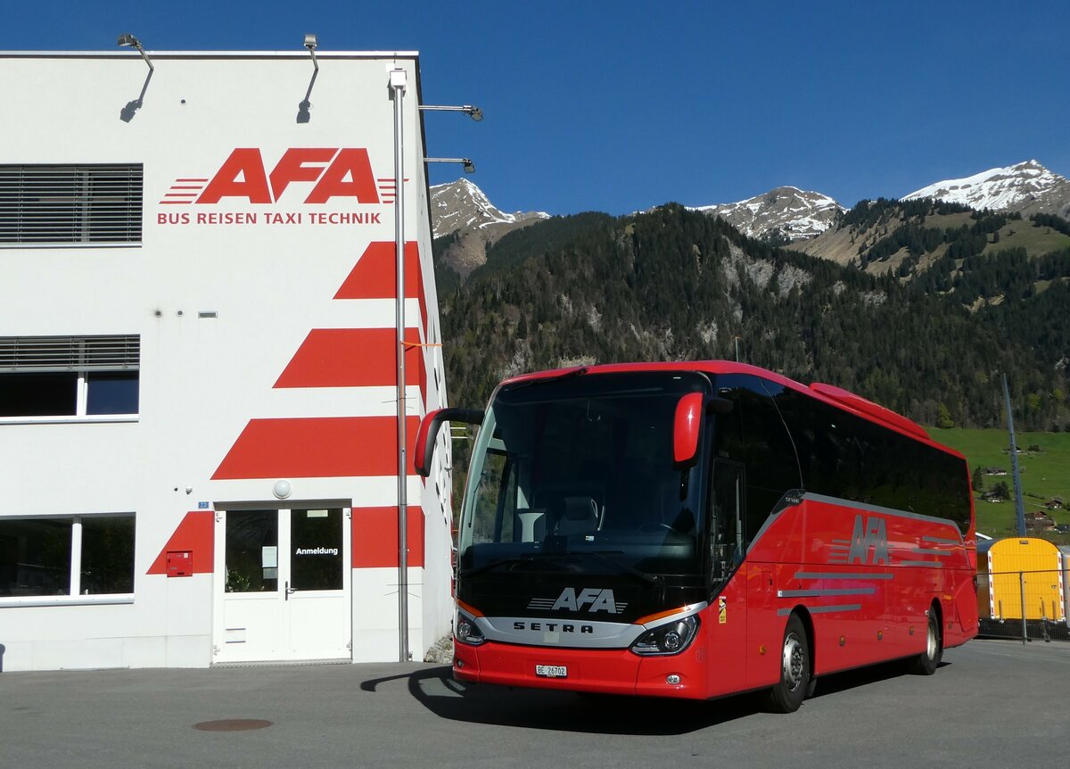 (249'521) - AFA Adelboden - Nr. 15/BE 26'702 - Setra am 4. Mai 2023 in Frutigen, Garage