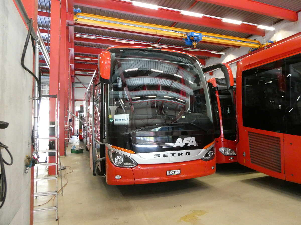 (249'532) - AFA Adelboden - Nr. 16/BE 21'181 - Setra am 4. Mai 2023 in Frutigen, Garage