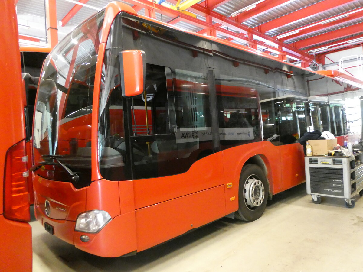 (249'533) - AFA Adelboden - Nr. 95 - Mercedes am 4. Mai 2023 in Frutigen, Garage (Teilaufnahme)