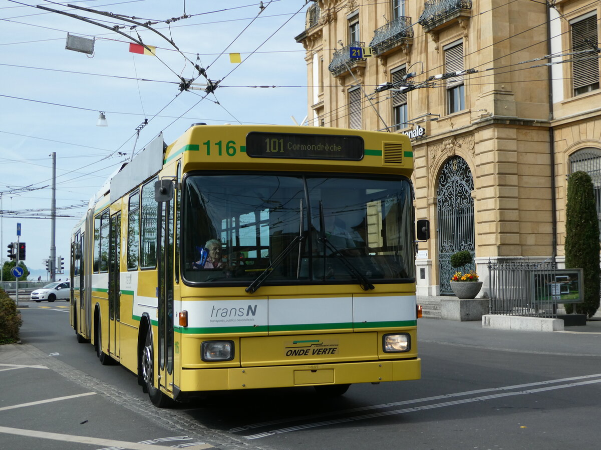 (249'586) - transN, La Chaux-de-Fonds - Nr. 116 - NAW/Hess Gelenktrolleybus (ex TN Neuchtel Nr. 116) am 5. Mai 2023 in Neuchtel, Place Pury