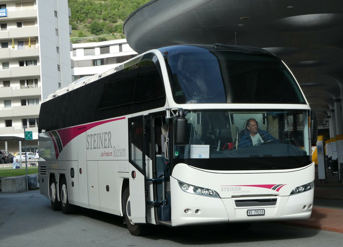 (249'934) - Steiner, Niedergesteln - VS 79'210 - Neoplan am 13. Mai 2023 beim Bahnhof Visp