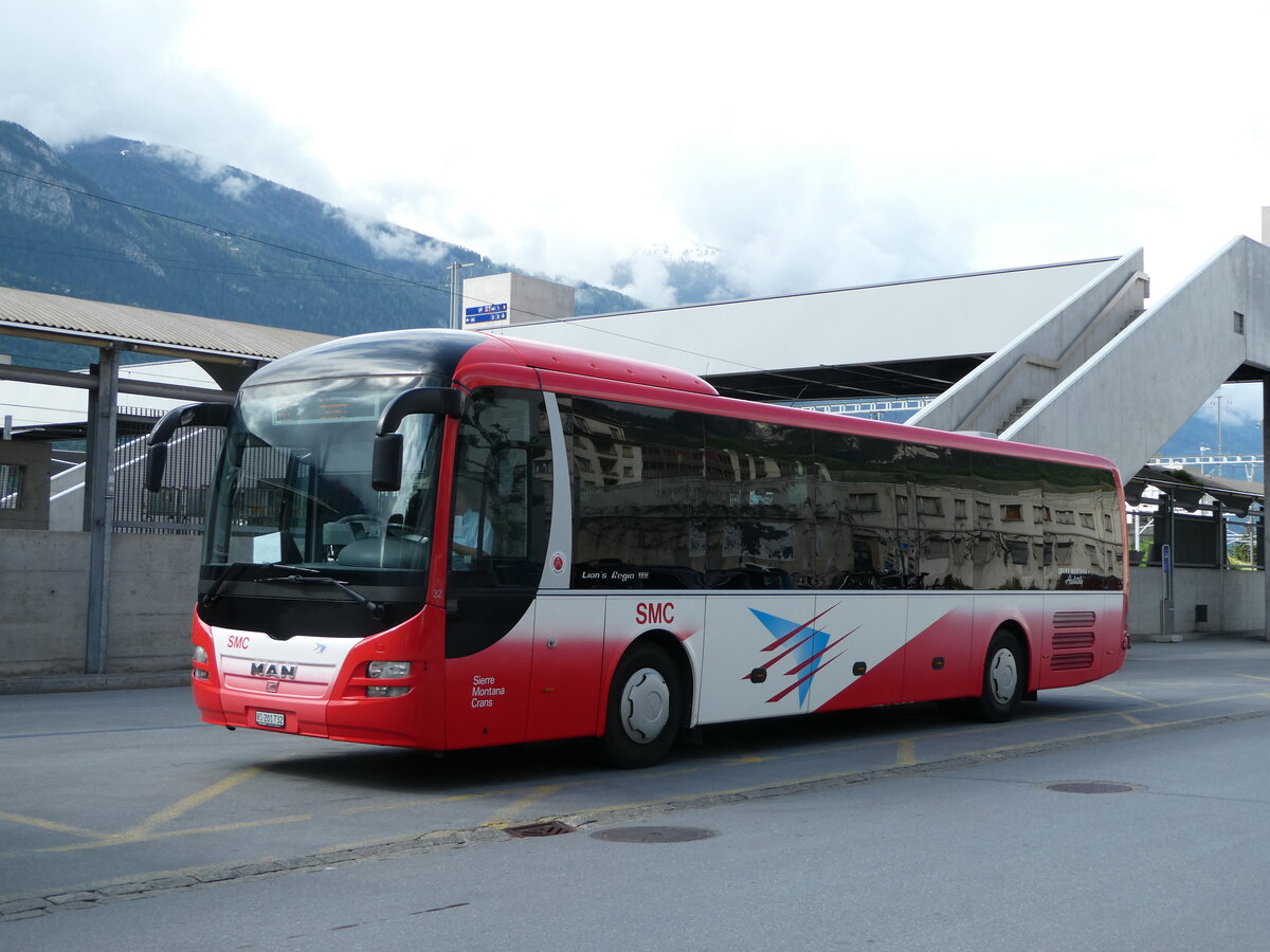 (249'948) - SMC Montana  Nr. 32/VS 201'732 - MAN am 13. Mai 2023 beim Bahnhof Sierre 