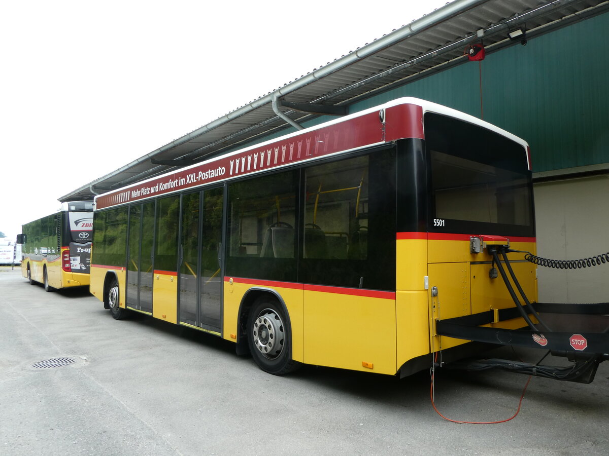 (250'275) - PostAuto Bern - BE 193'594/PID 5501 - Lanz+Marti/Hess Personenanhnger (ex Klopfstein, Laupen) am 20. Mai 2023 in Laupen, Garage