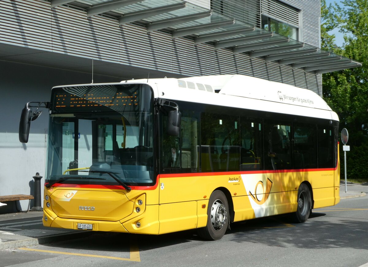 (250'740) - Gessinger, Bad Ragaz - GR 185'401/PID 11'898 - Heuliez-Iveco am 30. Mai 2023 beim Bahnhof Landquart