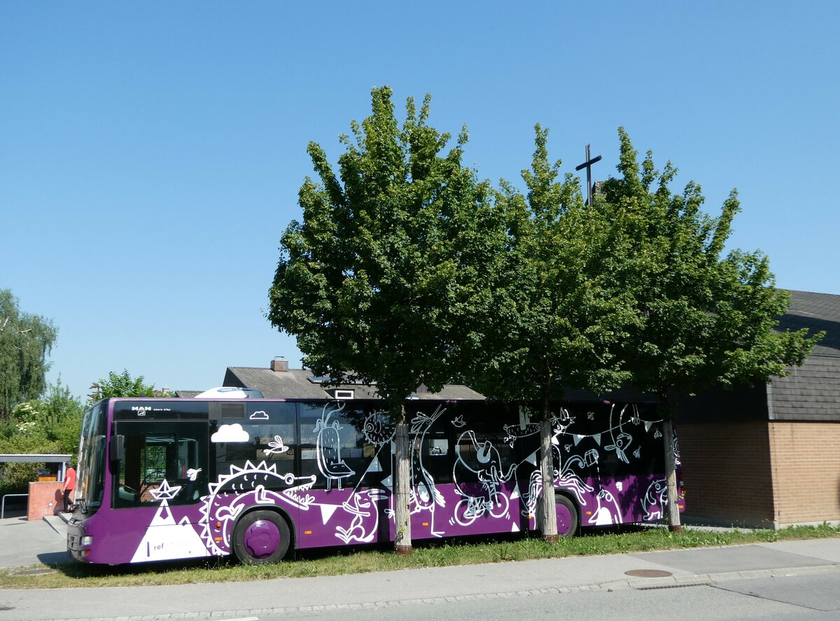 (250'831) - Kirchgemeinde, Steffisburg - MAN (ex STI Thun Nr. 123) am 31. Mai 2023 in Steffisburg, Kirche Glockental