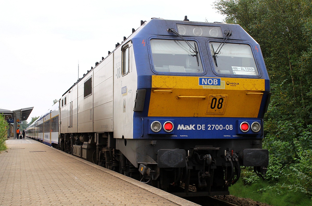 251 008-9/ MaK DE 2700-08/ME 26 mit der NOB 81715 aus Westerland kommend aufgenommen beim Halt im Bhf Husum. 08.09.2013