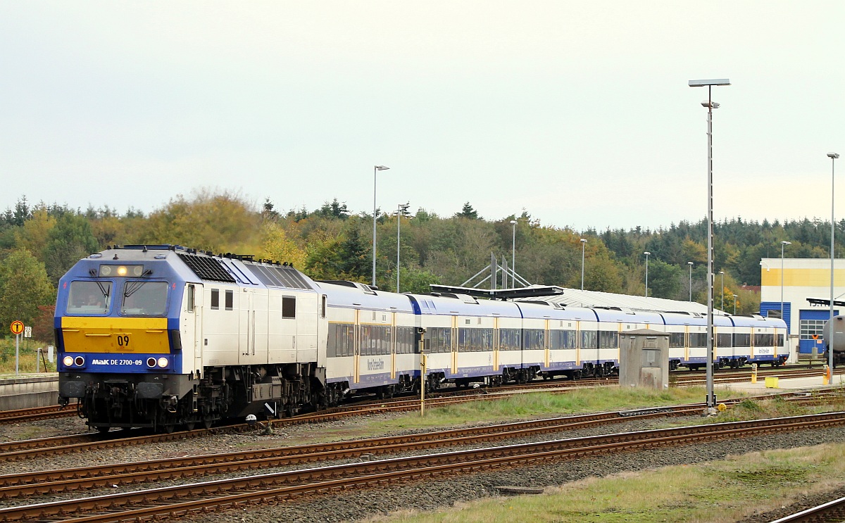 251 009-7(REV/VL/11.04.13) schiebt hier ihre NOB ins Bw in Husum. 19.10.2013