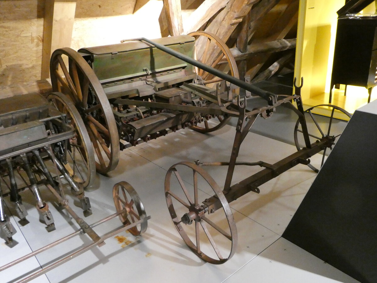 (251'000) - Drillmaschine S�maschine Isaria aus Dingolfing am 4. Juni 2023 in Dingolfing, Industriemuseum