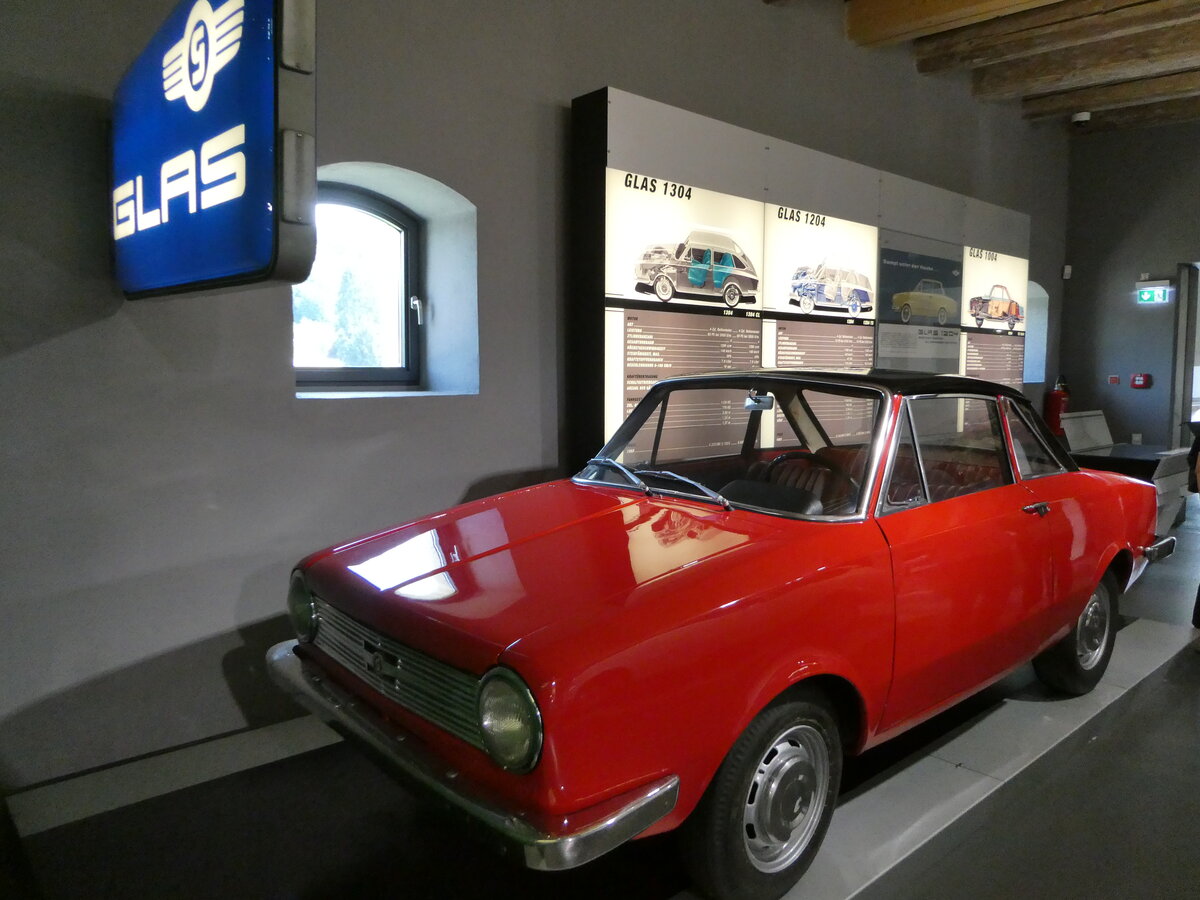 (251'013) - Glas am 4. Juni 2023 in Dingolfing, Industriemuseum