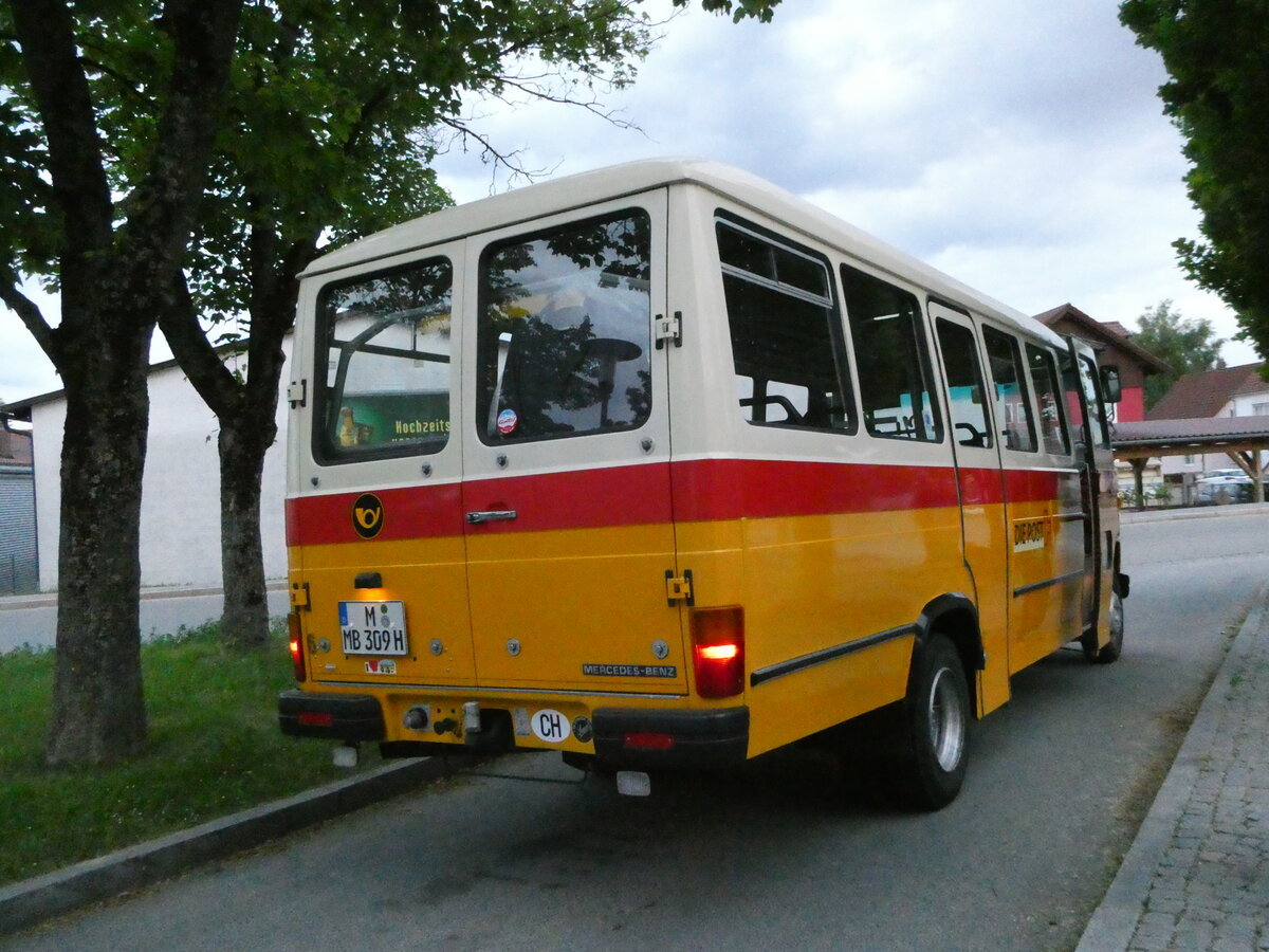 (251'062) - Hahn, Mnchen - Nr. 6/M-MB 309H - Mercedes (ex Mller, CH-Ennetmoos Nr. 6; ex Portenier, CH-Adelboden Nr. 6/PID 492; ex Geiger, CH-Adelboden Nr. 6) am 4. Juni 2023 beim Bahnhof Landau