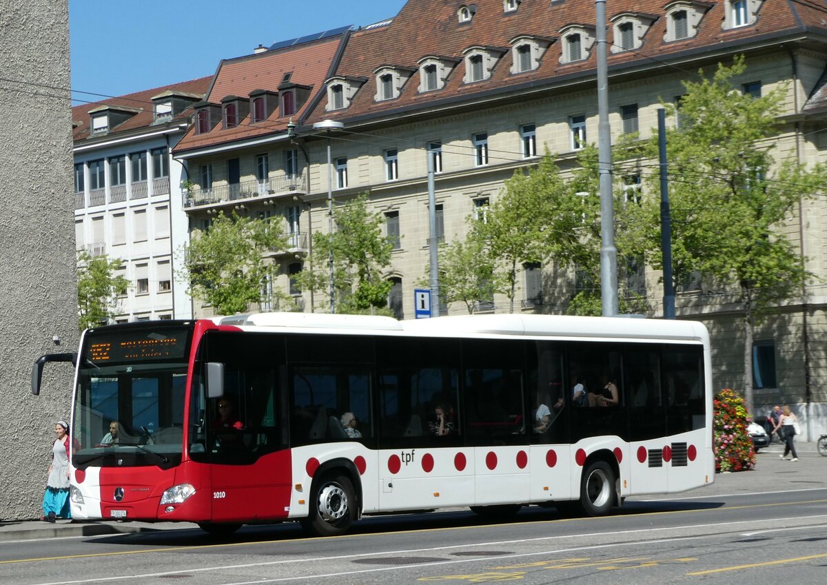 (251'520) - TPF Fribourg - Nr. 1010/FR 300'274 - Mercedes am 15. Juni 2023 in Fribourg, Rue Pierre-Kaelin