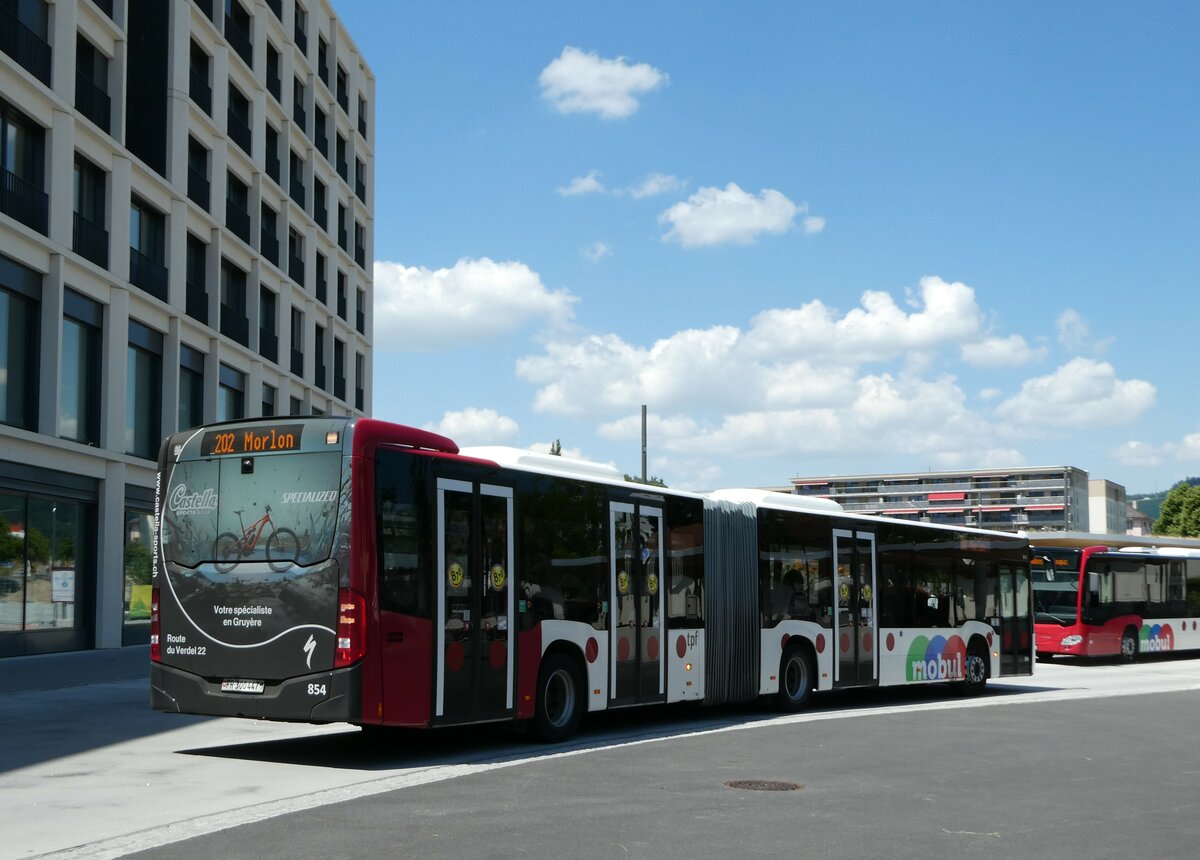 (251'541) - TPF Fribourg - Nr. 854/FR 300'447 - Mercedes am 15. Juni 2023 beim Bahnhof Bulle