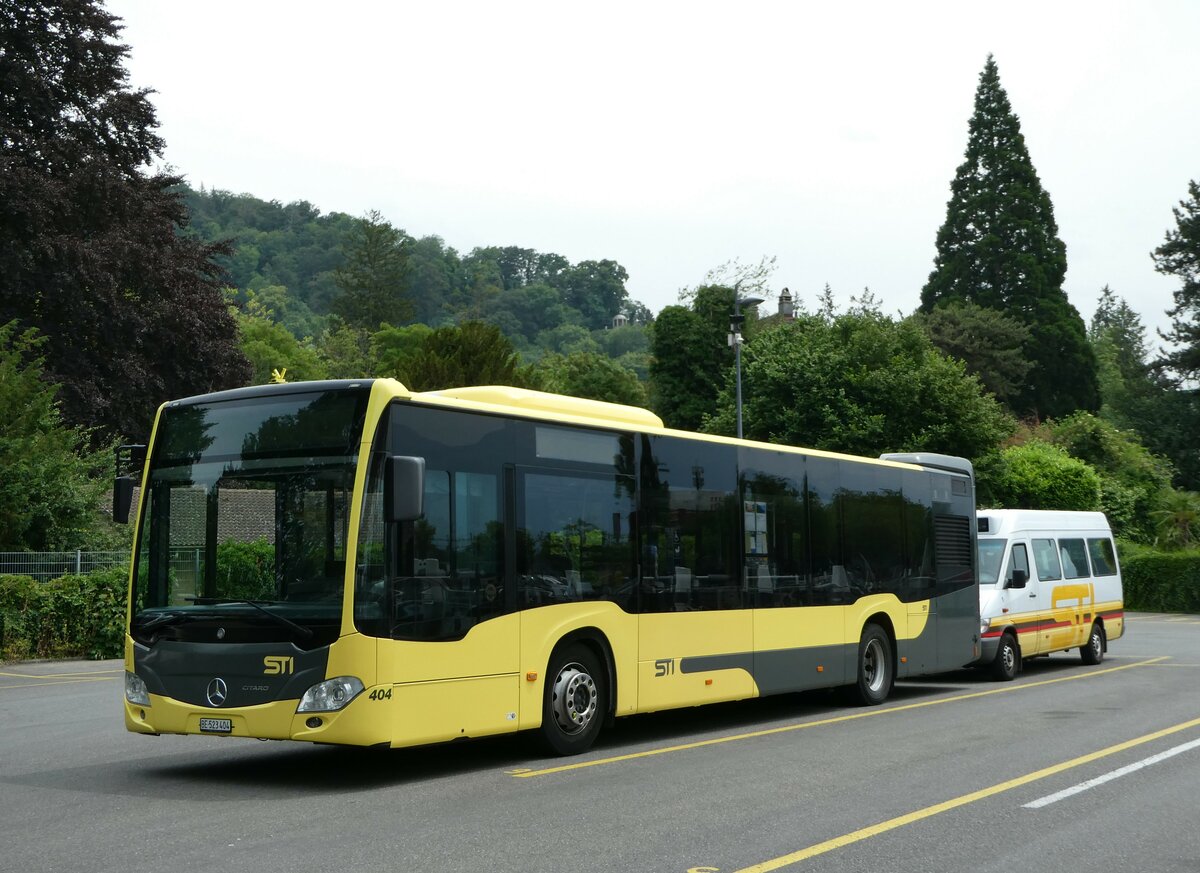 (251'843) - STI Thun - Nr. 404/BE 523'404 - Mercedes am 21. Juni 2023 bei der Schifflndte Thun