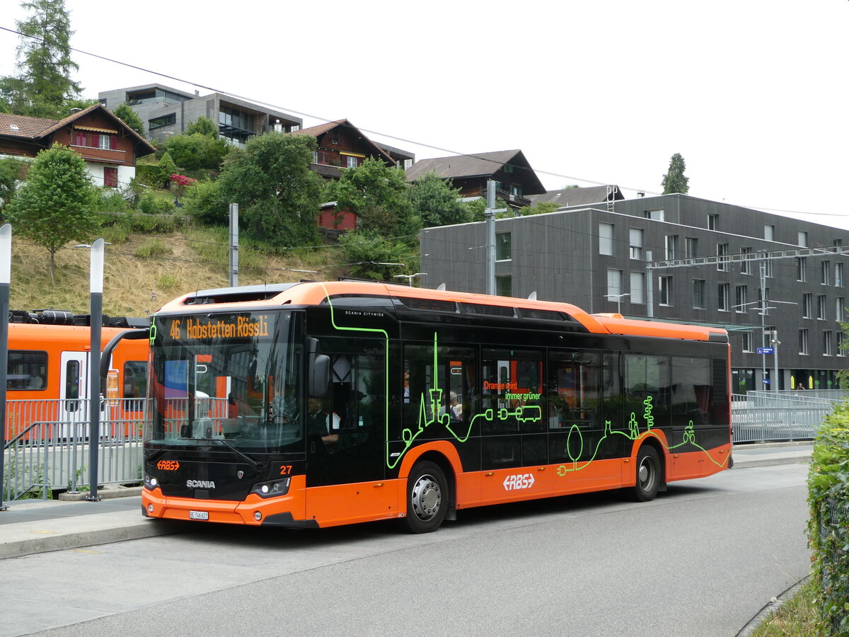 (251'865) - RBS Worblaufen - Nr. 27/BE 746'627 - Scania am 22. Juni 2023 beim Bahnhof Bolligen