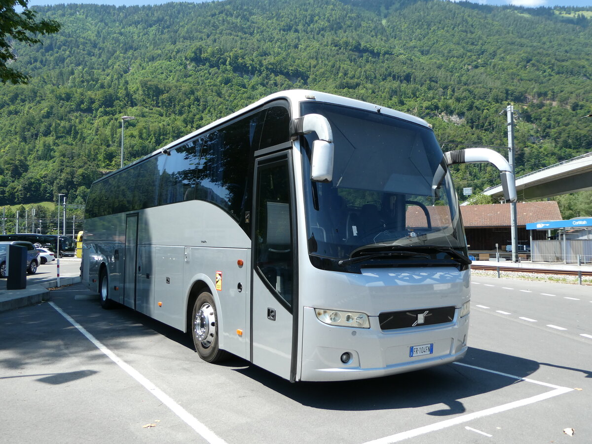 (252'003) - Aus Italien: ??? - FR-104 FN - Volvo am 24. Juni 2023 beim Bahnhof Interlaken Ost