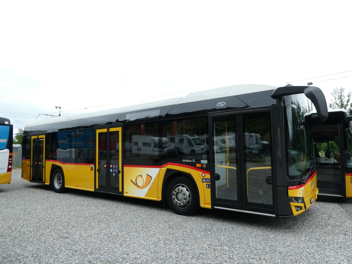 (252'210) - PostAuto Bern - BE 560'403/PID 11'936 - Solaris am 1. Juli 2023 in Laupen, Garage