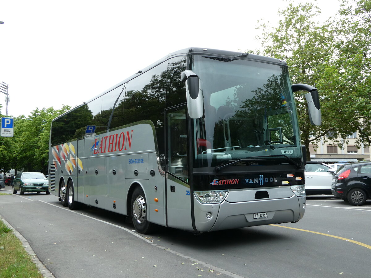 (252'243) - Lathion, Sion - Nr. 35/VS 12'862 - Van Hool am 1. Juli 2023 in Thun, Lachen