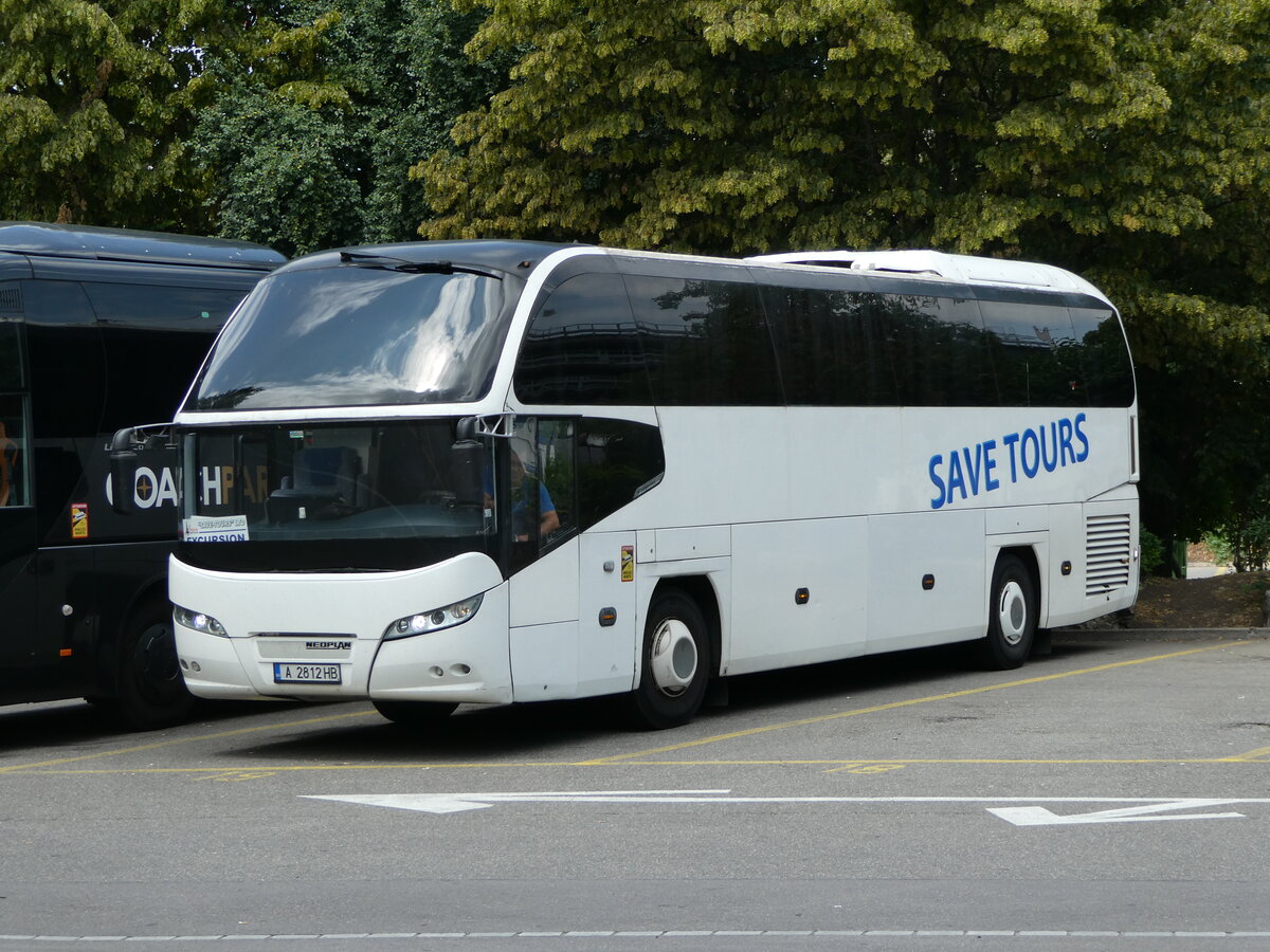 (252'264) - Aus Bulgarien: Save Tours, Burgas  A 2812 HB - Neoplan am 2. Juli 2023 in Zrich, Sihlquai