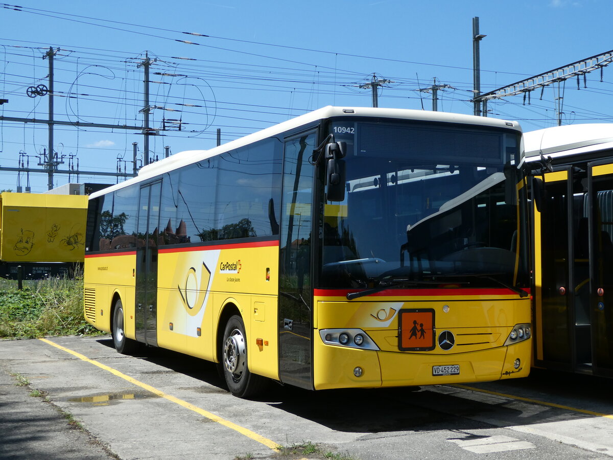 (252'473) - CarPostal Ouest - VD 452'229/PID 10'942 - Mercedes (ex SAPJV, L'Isle) am 8. Juli 2023 in Yverdon, Garage