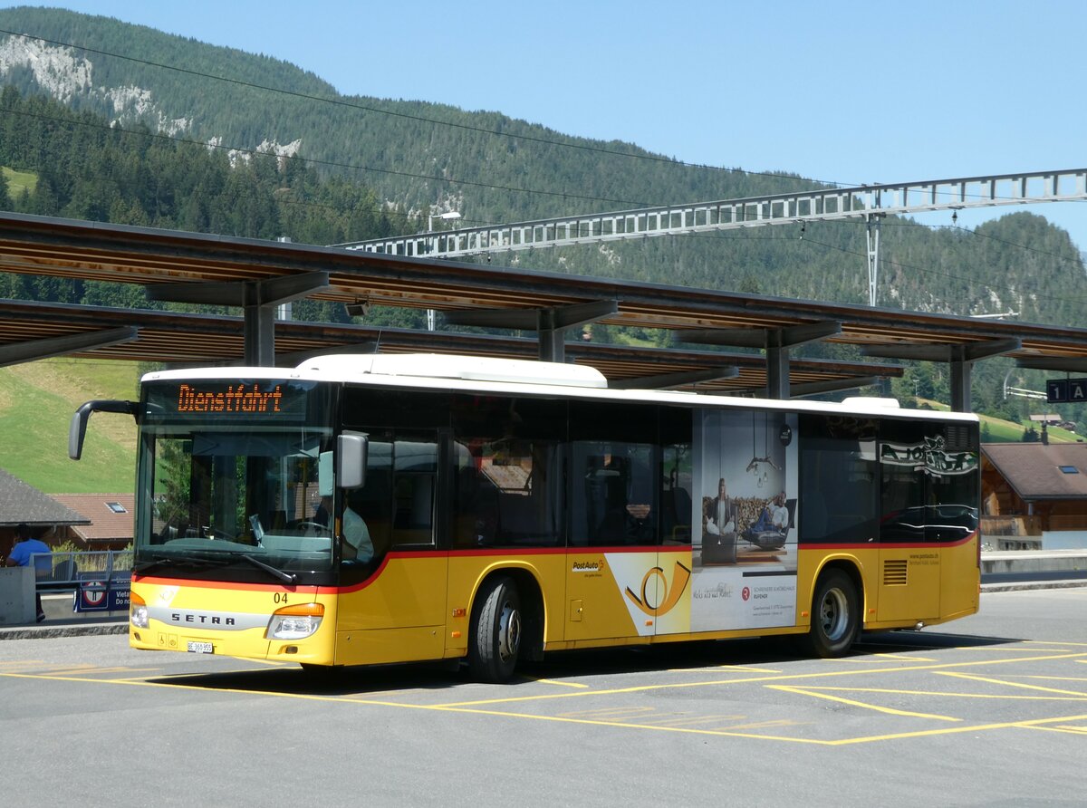 (252'610) - Kbli, Gstaad - Nr. 4/BE 360'355/PID 5204 - Setra am 11. Juli 2023 beim Bahnhof Gstaad