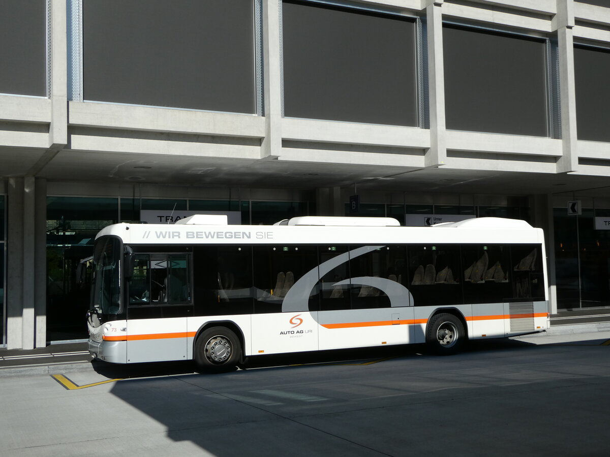 (252'683) - AAGU Altdorf - Nr. 73/UR 9327/PID 11'607 - Scania/Hess am 15. Juli 2023 beim Bahnhof Altdorf