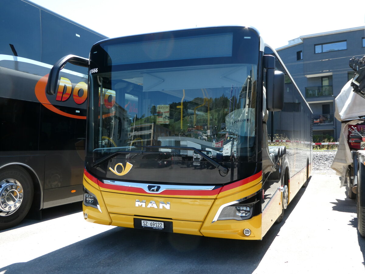 (252'716) - PostAuto Ostschweiz - SZ 69'122/PID 11'666 - MAN (ex Lienert&Ehrler, Einsiedeln) am 15. Juli 2023 in Schmerikon, Thomann