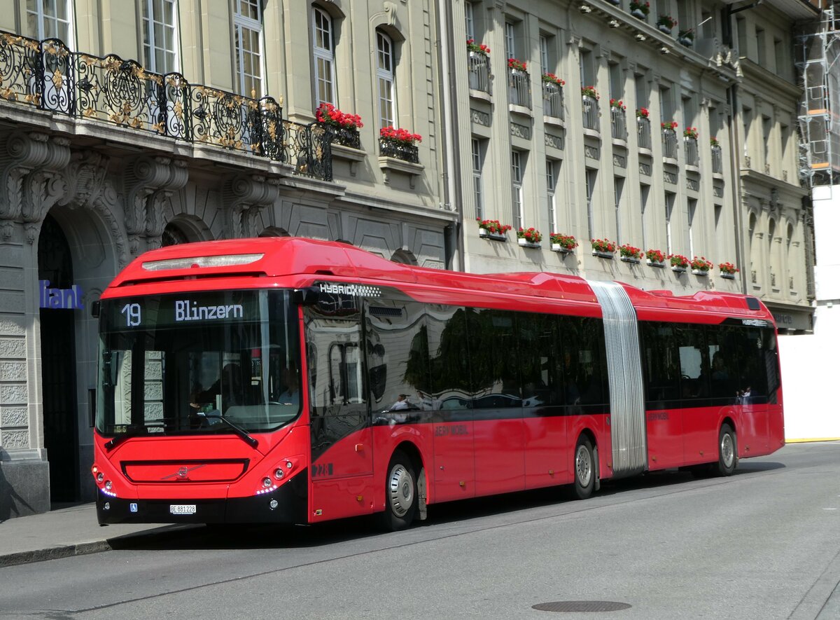 (252'963) - Bernmobil, Bern - Nr. 228/BE 881'228 - Volvo am 24. Juli 2023 in Bern, Bundesplatz