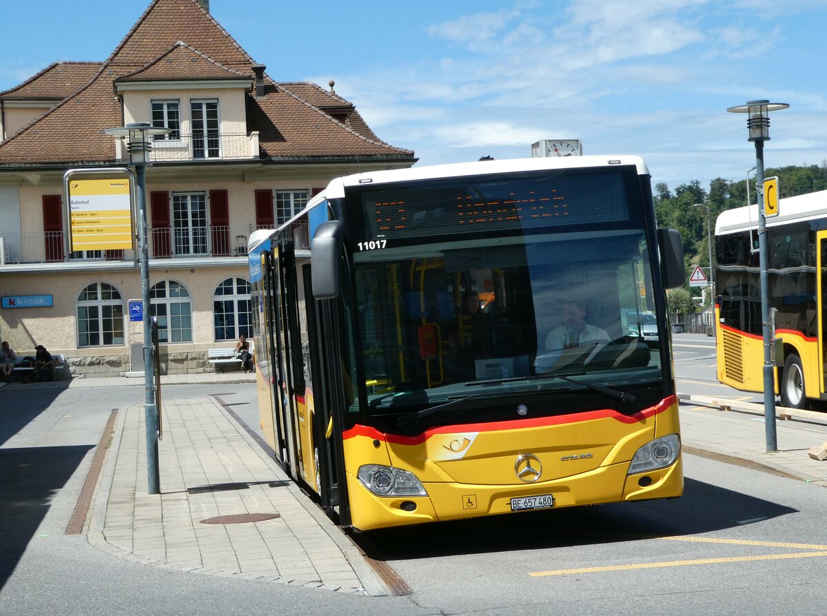 (253'071) - PostAuto Bern - BE 657'480/PID 11'017 - Mercedes am 27. Juli 2023 beim Bahnhof Spiez