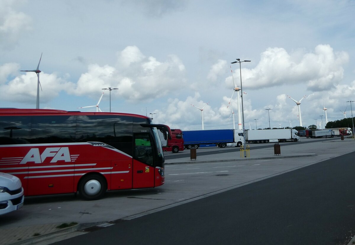 (254'369) - Aus der Schweiz: AFA Adelboden - Nr. 16/BE 21'181 - Setra am 30. August 2023 in Teuchern, Raststtte Osterfeld (Teilaufnahme)