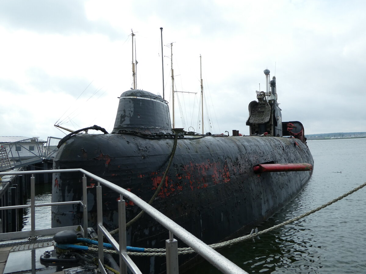 (254'428) - Sowjetisches U-Boot - U 461 - auf dem Peenestrom am 31. August 2023 in Peenem�nde
