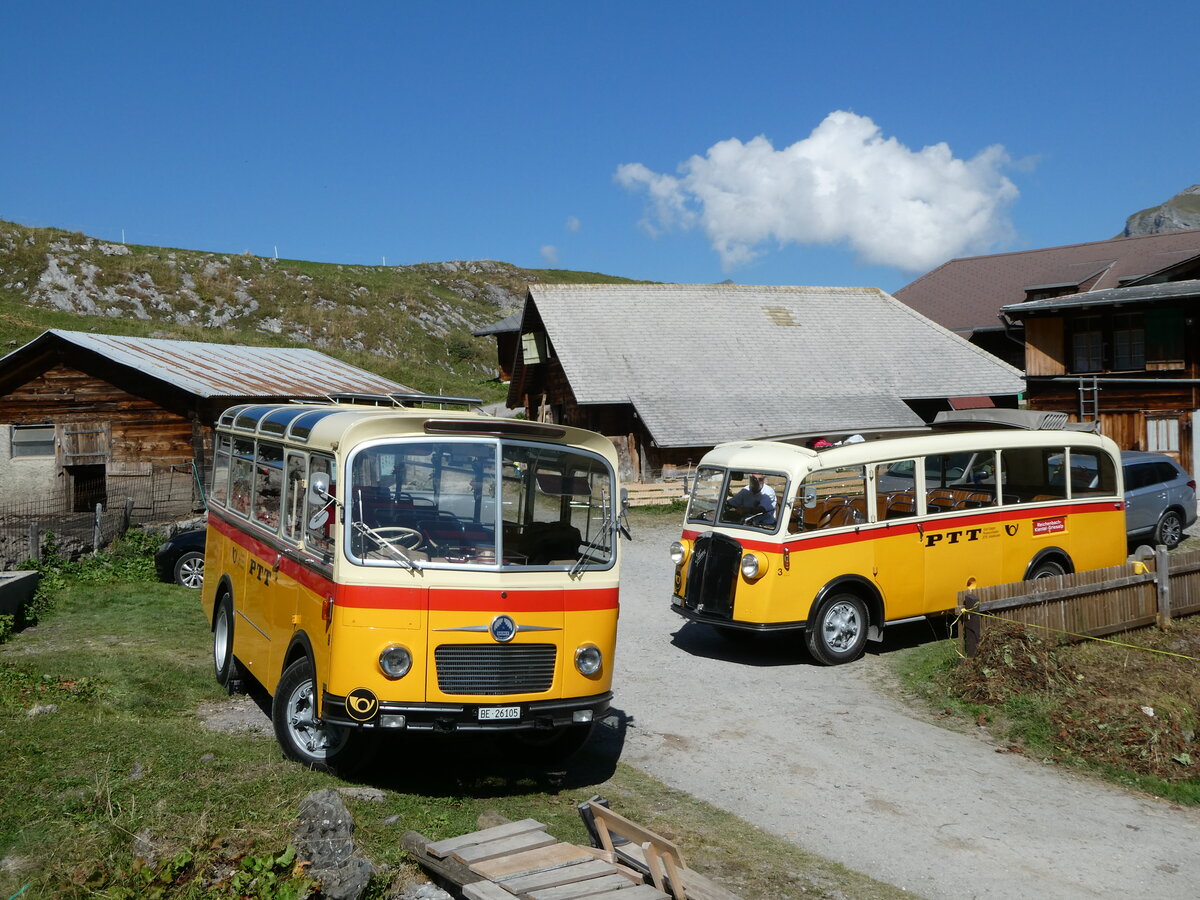 (255'103) - Schmid, Thrishaus - Nr. 9/BE 26'105 - Saurer/R&J (ex Geiger, Adelboden Nr. 9) + Nr. 3/BE 26'760 - Saurer/Gangloff (ex Geiger, Adelboden Nr. 3) am 10. September 2023 auf der Bundalp